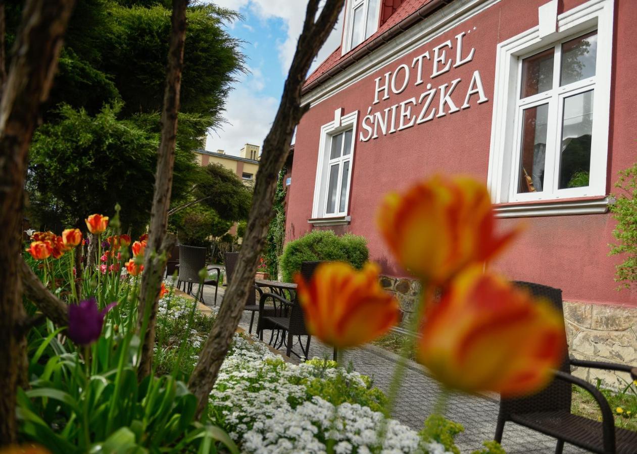 Sniezka Hotel Krosno Exterior foto